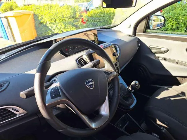 Lancia Ypsilon Ypsilon 1.2 69 CV 5p. GPL Gold - Foto 6