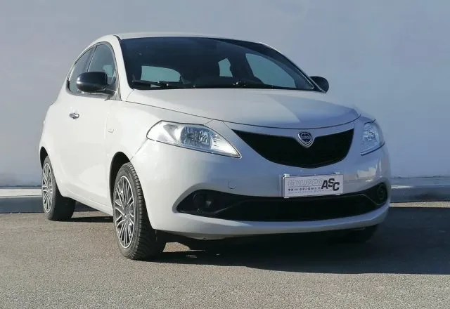Lancia Ypsilon Ypsilon 1.2 69 CV 5p. GPL Ecochic Plat. - Foto 2