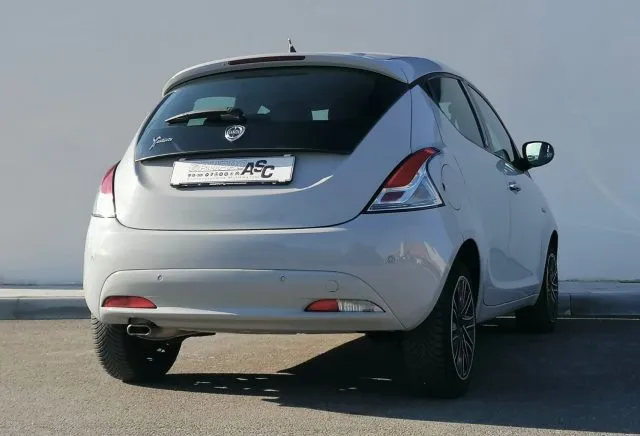 Lancia Ypsilon Ypsilon 1.2 69 CV 5p. GPL Ecochic Plat. - Foto 3