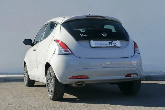 Lancia Ypsilon Ypsilon 1.2 69 CV 5p. GPL Ecochic Plat. - Foto 4