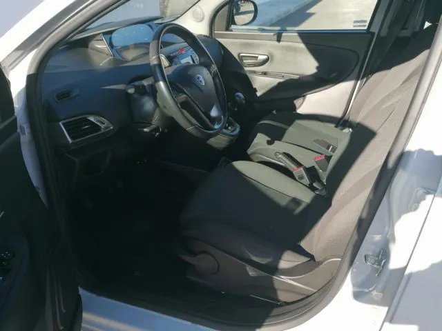 Lancia Ypsilon Ypsilon 1.2 69 CV 5p. GPL Ecochic Plat. - Foto 7