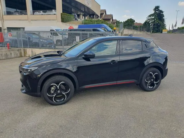Alfa Romeo Junior 1.2 145 CV Hybrid eDCT6 Speciale - Foto 2