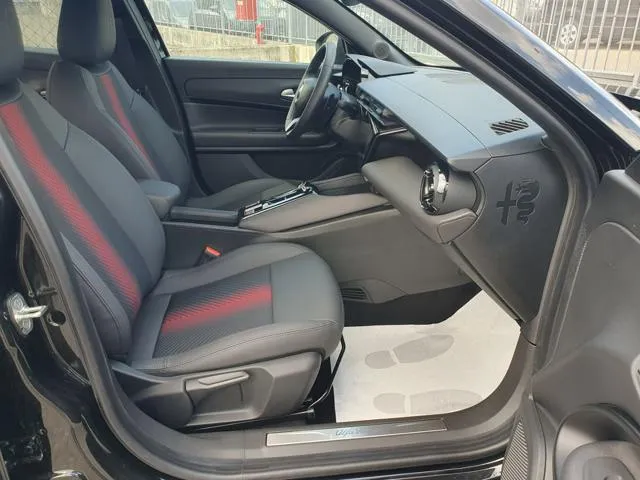 Alfa Romeo Junior 1.2 145 CV Hybrid eDCT6 Speciale - Foto 11