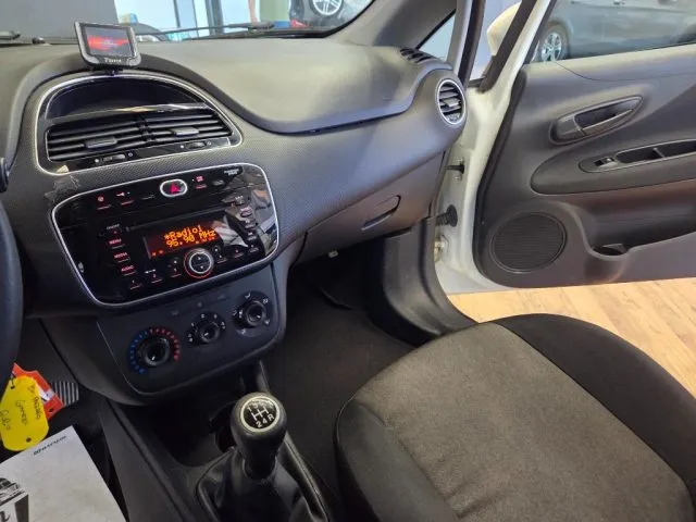 Fiat Punto 1.3 MJT II 75 CV 5 porte Lounge - Foto 9