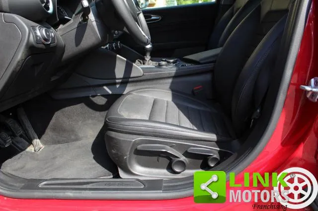 Alfa Romeo Giulia 2.2 Turbodiesel 160 CV AT8 Executive Manuale - Foto 11