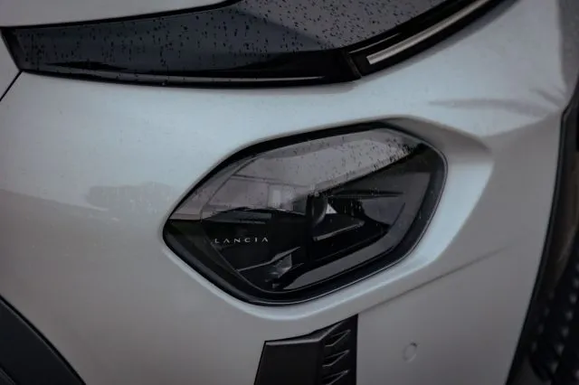 Lancia Ypsilon Hybrid e-DCT HF Line - Foto 7