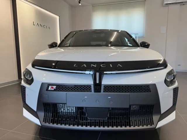 Lancia Ypsilon Hybrid e-DCT HF Line - Foto 12