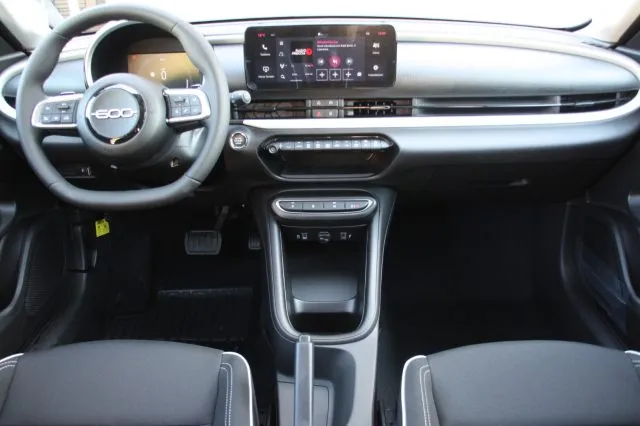 Fiat 600 1.2 110CV Hybrid PACK CONFORT - Foto 8