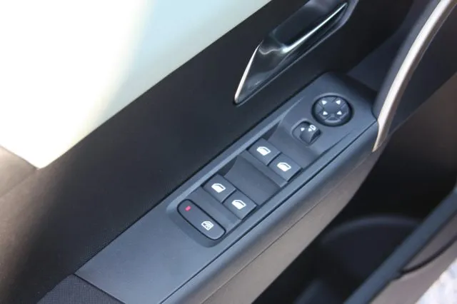 Lancia Ypsilon Hybrid e-DCT - Foto 12