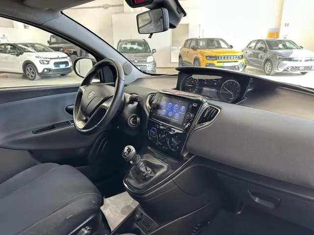 Lancia Ypsilon 1.0 FireFly 5 porte S&S Hybrid Gold - Foto 10
