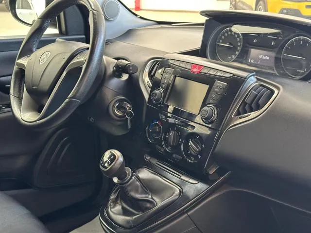 Lancia Ypsilon 1.0 FireFly 5 porte S&S Hybrid Ecochic Gold - Foto 8