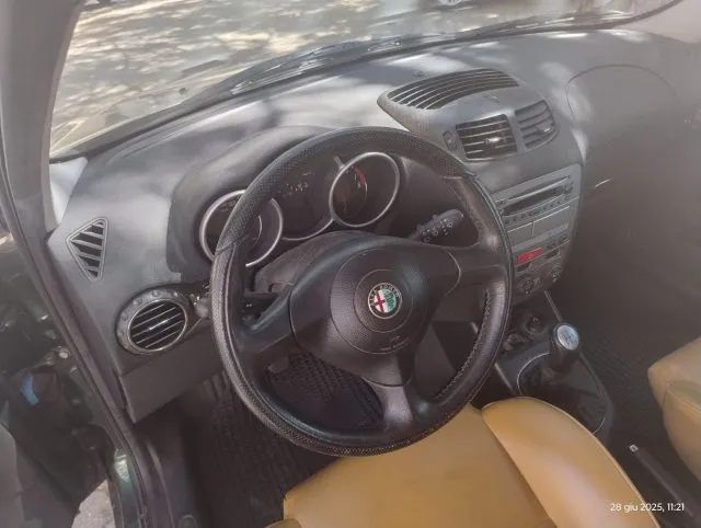 Alfa romeo 147 - dettaglio 8