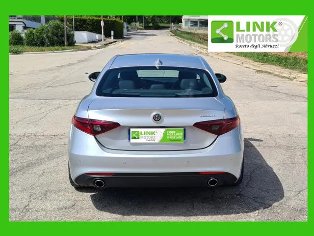 Alfa Romeo Giulia 2.2 Turbodiesel 190 CV AT8 Ti - TAGLIANDATA - Foto 4