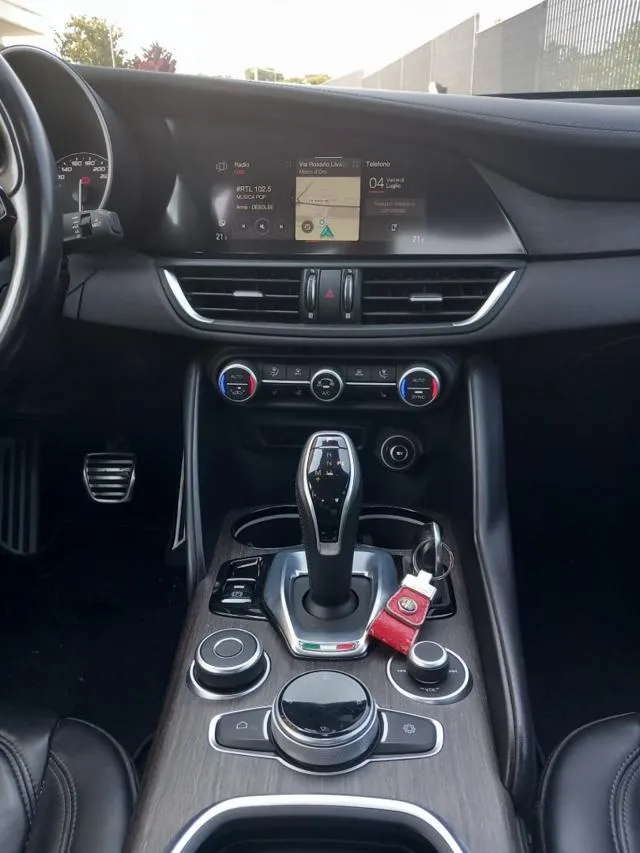 Alfa Romeo Giulia 2.2 Turbodiesel 190 CV AT8 Ti - TAGLIANDATA - Foto 9