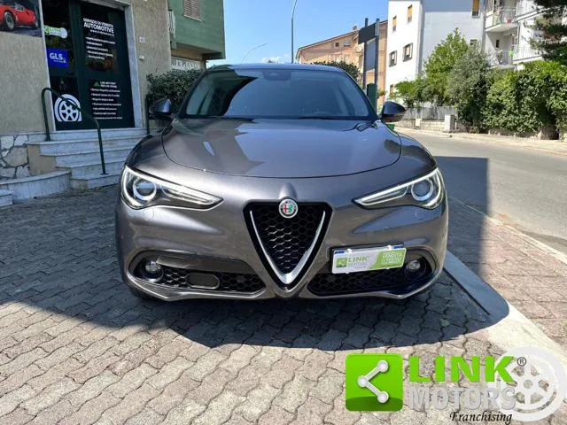 Alfa Romeo Stelvio Stelvio 2.2 T.diesel 210 CV AT8 Q4 Exec. - Foto 4