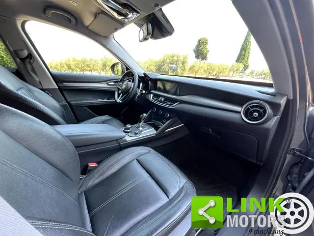 Alfa Romeo Stelvio Stelvio 2.2 T.diesel 210 CV AT8 Q4 Exec. - Foto 9