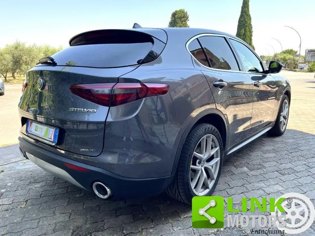 Alfa Romeo Stelvio Stelvio 2.2 T.diesel 210 CV AT8 Q4 Exec. - Foto 11