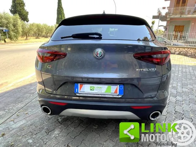 Alfa Romeo Stelvio Stelvio 2.2 T.diesel 210 CV AT8 Q4 Exec. - Foto 12