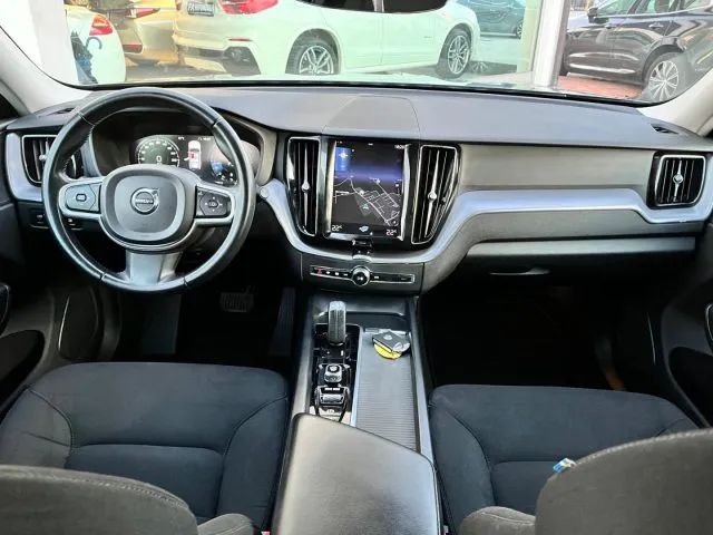 Volvo XC60 B4 (d) AWD Geartronic Momentum Pro - Foto 6