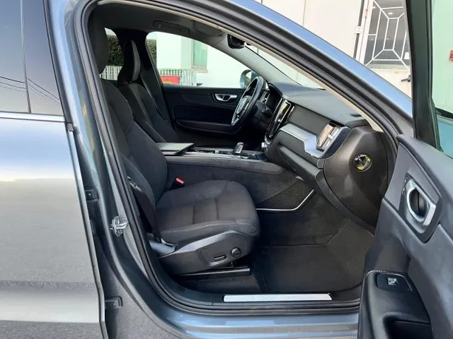 Volvo XC60 B4 (d) AWD Geartronic Momentum Pro - Foto 8