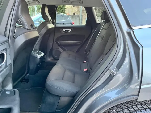 Volvo XC60 B4 (d) AWD Geartronic Momentum Pro - Foto 9