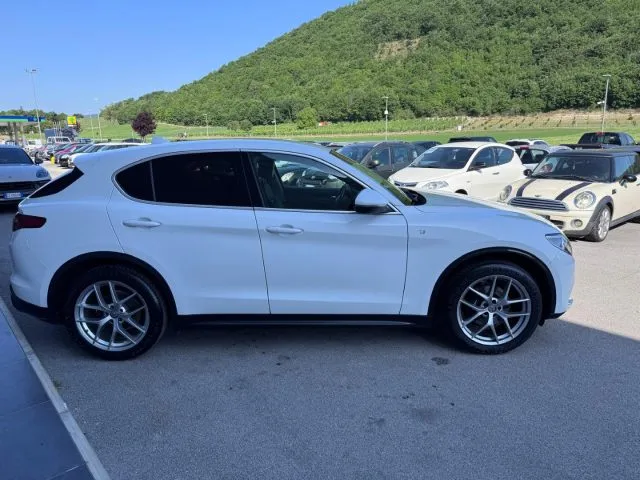 Alfa Romeo Stelvio Stelvio 2.2 T.diesel 210 AT8 Q4 VeloceTì - Foto 4