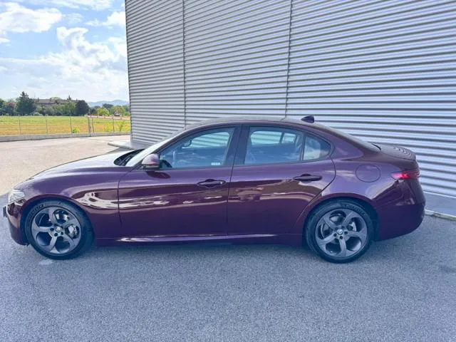 Alfa Romeo Giulia 2.2 Turbodiesel 180 CV Sport Launch Edition - Foto 8