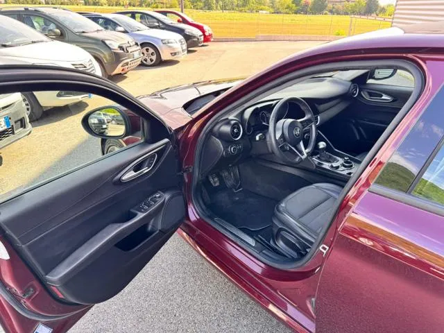 Alfa Romeo Giulia 2.2 Turbodiesel 180 CV Sport Launch Edition - Foto 9