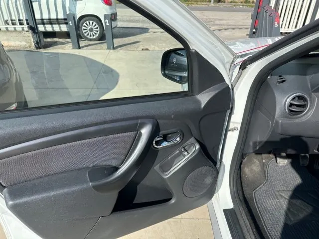 Dacia Duster 1.5 dCi 110CV Lauréate E6 NAVIGATORE - Foto 14