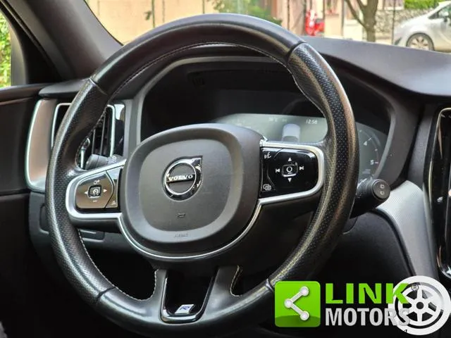 Volvo XC60 2.0 AWD 190 CV Automatic R Design 4x4 - Foto 10