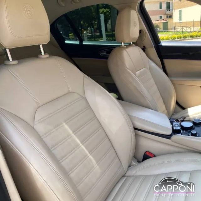 Alfa Romeo Giulia 2.2 Turbodiesel 150 CV Q4 - Foto 10