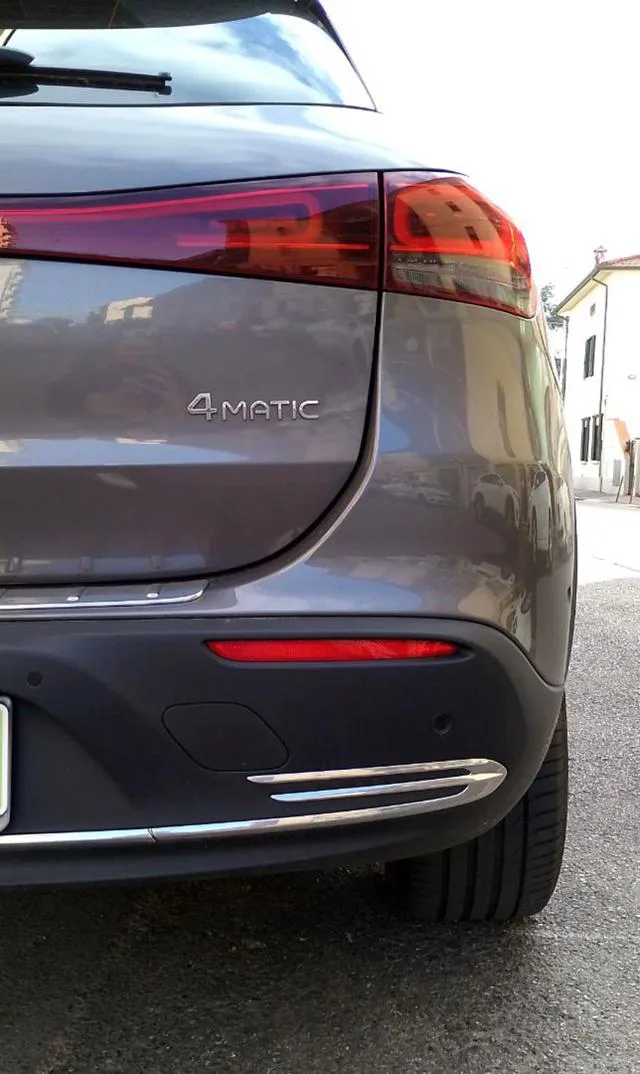Mercedes-Benz EQA 350 4Matic AMG Line Advanced - Foto 8
