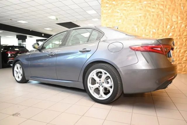 Alfa Romeo Giulia 2.2 TURBODIESEL 150CV AT8 EXECUTIVE NAVI 18