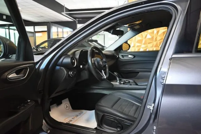 Alfa Romeo Giulia 2.2 TURBODIESEL 150CV AT8 EXECUTIVE NAVI 18