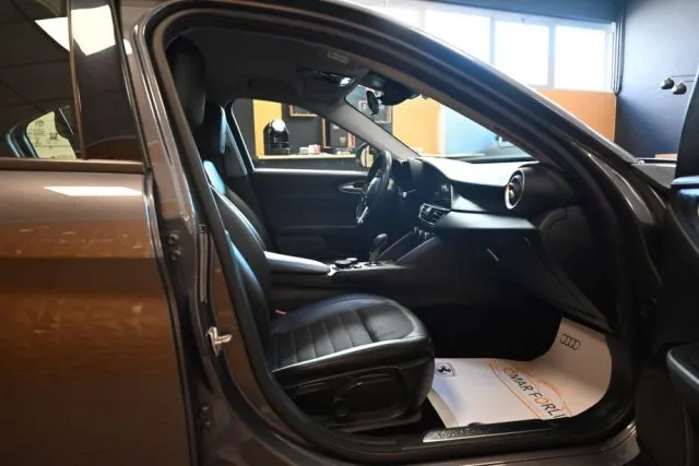 Alfa Romeo Giulia 2.2 TURBODIESEL 150CV AT8 EXECUTIVE NAVI 18