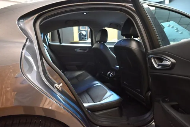 Alfa Romeo Giulia 2.2 TURBODIESEL 150CV AT8 EXECUTIVE NAVI 18
