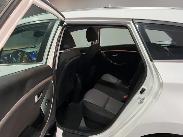 Hyundai i30 Wagon 1.6 CRDi Comfort - Foto 11