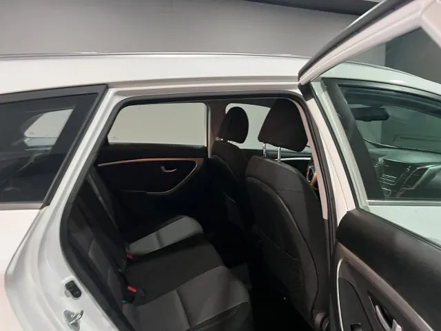 Hyundai i30 Wagon 1.6 CRDi Comfort - Foto 12
