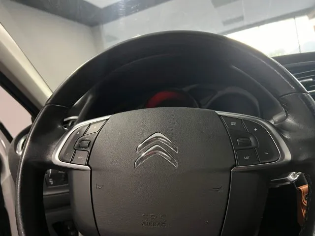 Citroen C4 1.6 HDi 90 Seduction - Foto 8