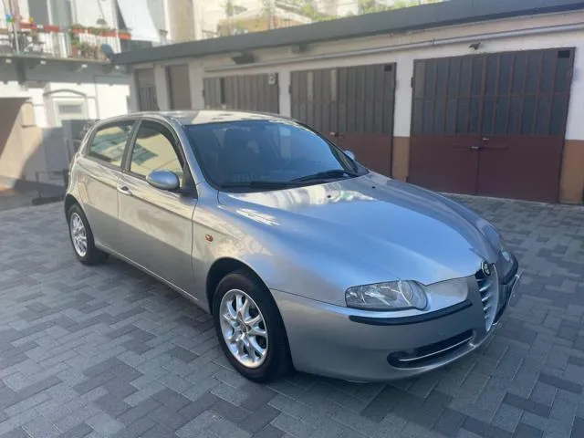 Alfa romeo 147 - dettaglio 2