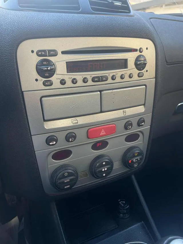 Alfa romeo 147 - dettaglio 12