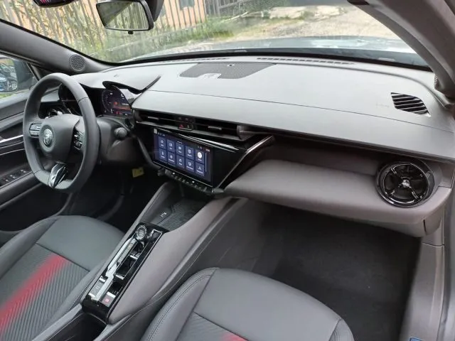 Alfa Romeo Junior 1200 HYBRID SPECIALE 136CV EDCT6 NAV CAM