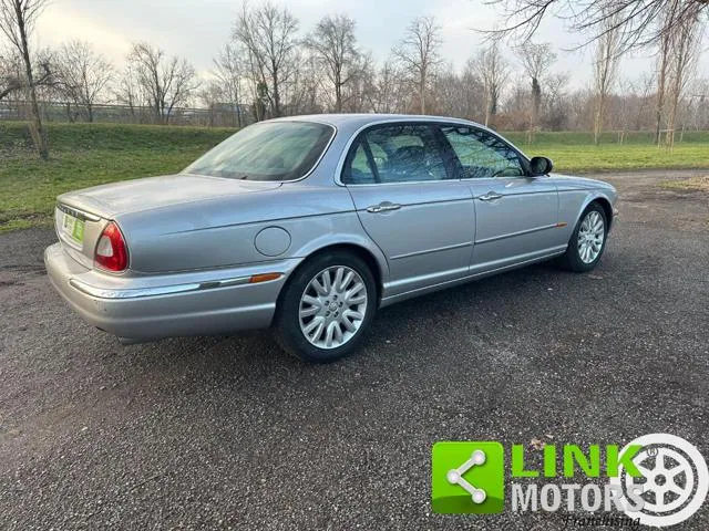 Jaguar XJ 4.2 V8 cat Executive -PRENOTATA- - Foto 9