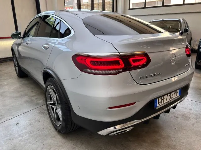 Mercedes-Benz GLC 300 de 4Matic Plug-in hybrid Coupé Premium Plus AMG - Foto 3