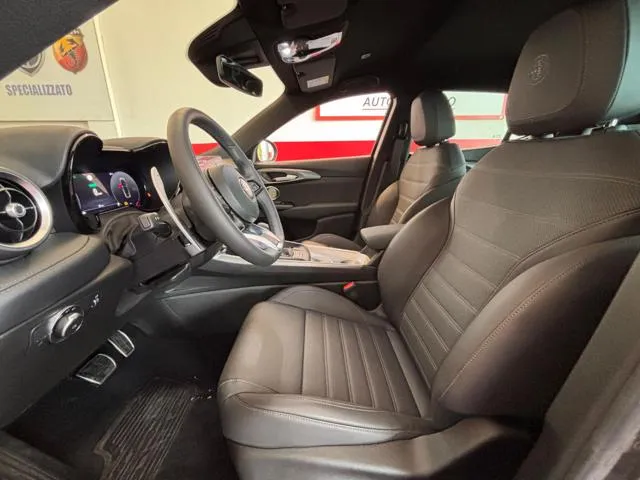 Alfa Romeo Tonale 1.5 160 CV MHEV TCT7 Veloce - Foto 8