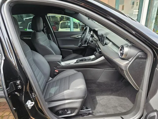 Alfa Romeo Tonale 1.5 160 CV MHEV TCT7 Veloce - Foto 4