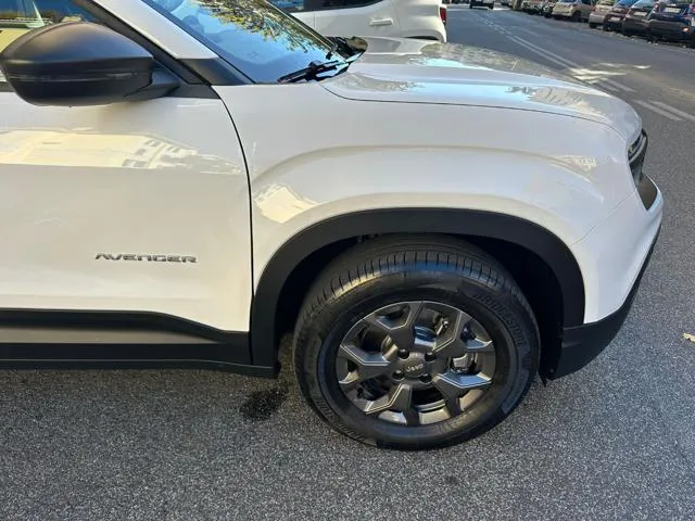 Jeep Avenger 1.2 100CV AUTOM DCT Paddle F1 MHEV LONGITUDE !!! - Foto 6