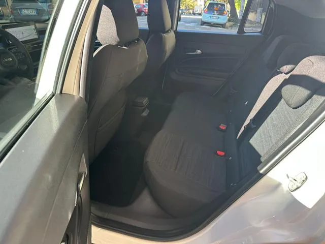 Jeep Avenger 1.2 100CV AUTOM DCT Paddle F1 MHEV LONGITUDE !!! - Foto 10