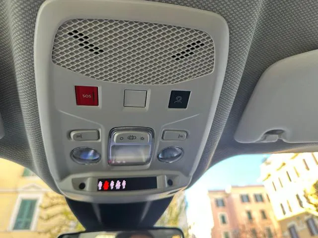 Jeep Avenger 1.2 100CV AUTOM DCT Paddle F1 MHEV LONGITUDE !!! - Foto 14
