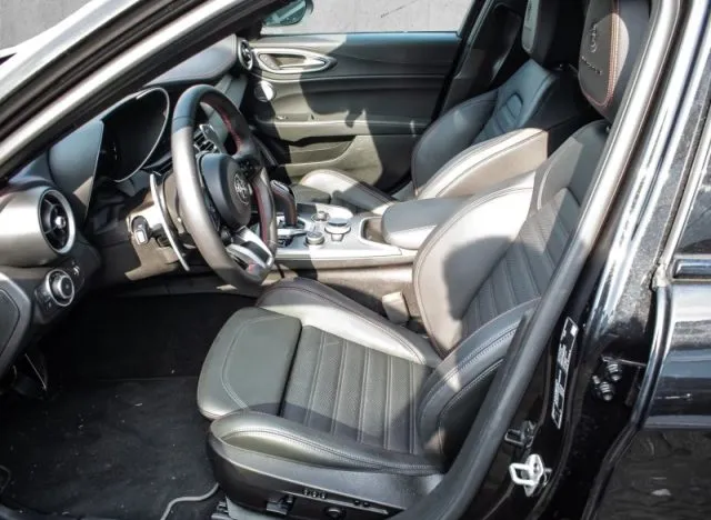 Alfa Romeo Giulia Giulia 2.0 T 280 CV AT8 AWD Q4 Compe. - Foto 4